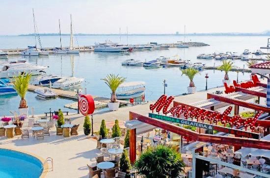 Dolce Vita Sea View Apartment Sveti Vlas Eksteriør bilde